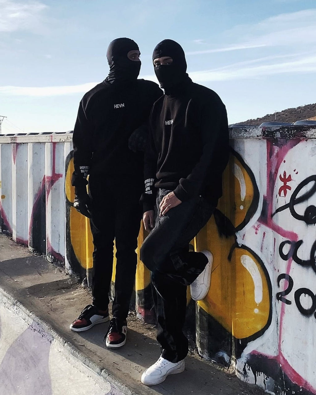 swatshirt black - HEVN